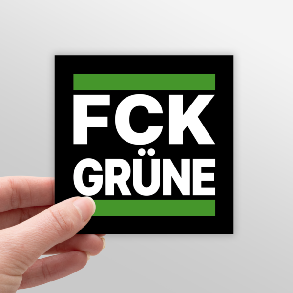 FCK GRÜNE Aufkleber in der Hand gehalten